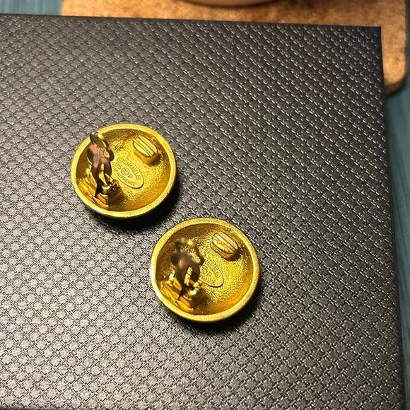 283. Vintage CHANEL Gold Plated CC Earrings W/coa - Picture 2 of 5